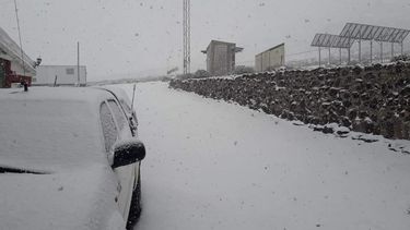 De locos: nevó y no muy lejos del centro sanjuanino