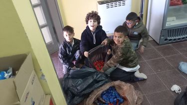 Una escuela de La Bebida recolecta tapitas para hacer un mural y concientizar sobre el ambiente