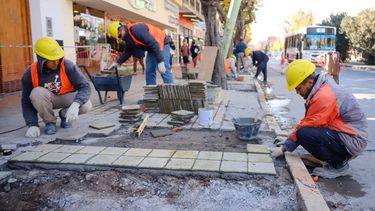 Capital continúa con la reparación de veredas en pleno centro