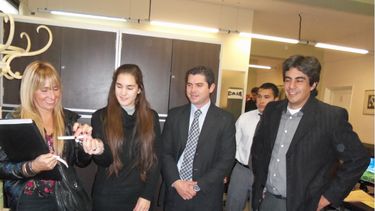 Por estar al día, vecinos cumplidores recibieron un premio