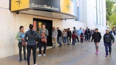 Banco San Juan abre sus puertas sólo para quienes no tienen tarjeta