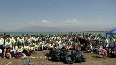 Voluntarios sanjuaninos juntaron 1600 kilos de residuos en el Dique de Ullum.