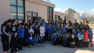 Donaciones de ropa a la escuela Estanislao del Campo