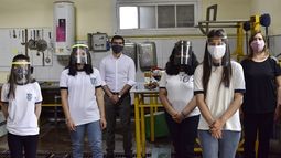 Estudiantes sanjuaninas crearon tinta para pizarra a base de vino: los guiará una multinacional