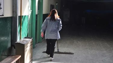 Los porteros contratados deben presentar su factura ante el Ministerio de Educación.