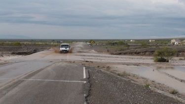 Continúan anegadas las rutas en Jáchal