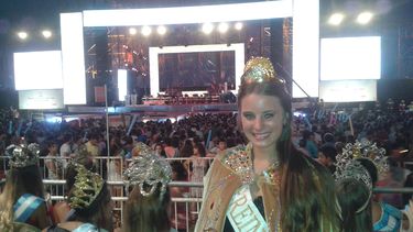 La Reina Nacional del Sol cautivó a los turistas en la Fiesta Nacional del Mar