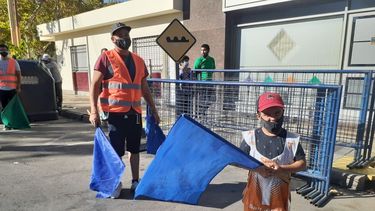 Yoel, el pequeño que agitó la última bandera al Wey Zapata