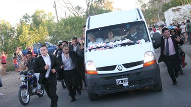 Los custodios del sudor y las ampollas de la caravana giojista