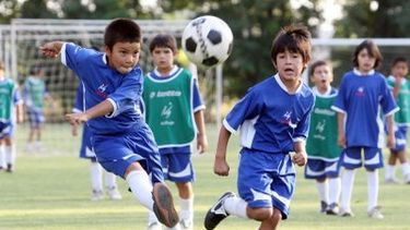 Patín carrera y fútbol infantil en Chimbas