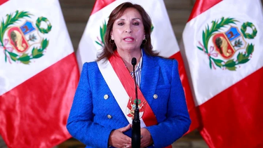 La presidente de Perú pidió al Congreso adelantar las elecciones