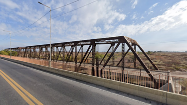 El viejo puente sobre Ruta Nacional 20 sigue sorprendiendo por su belleza.