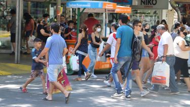 Compras de última hora: el clásico prenavideño en San Juan