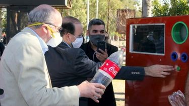 Llegó a San Juan el Eco-Canje: botellas de plástico a cambio de crédito en tu tarjeta SUBE