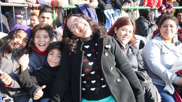 Buscate en las imágenes si te prendiste al acto patrio