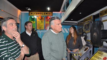 Gioja visitó el trailer de Seguridad Vial