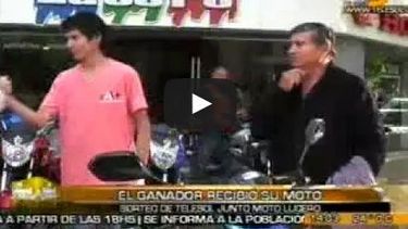 Telesol entregó la moto al afortunado que la ganó en la FNS