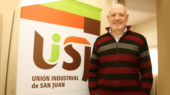 La historia de película del cura que dejó los hábitos en San Juan