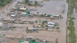 Inundación en Sarmiento: Trasladarán a unos 200 evacuados al viejo hospital