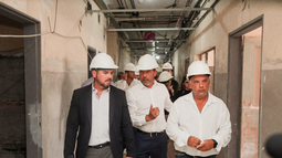 Orrego, realizó un recorrido por las obras de instalaciones y remodelación que se ejecutan en los sectores sureste y noroeste del Hospital Dr. Marcial Quiroga. Orrego, realizó un recorrido por las obras de instalaciones y remodelación que se ejecutan en los sectores sureste y noroeste del Hospital Dr. Marcial Quiroga.