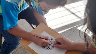 Avanza la vacunación contra el Covid-19 entre el arte y las emociones