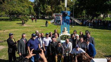 Fueron a Malvinas, no se veían hace años y cantaron para recordar a quienes no regresaron