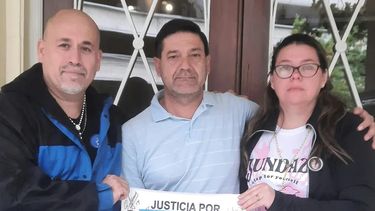 Guillermo Chirino y Lorena Martínez junto con Silvino Báez.