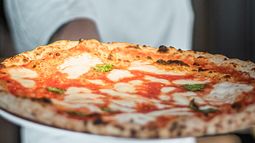 Los locales que ofrecerán descuentos en la Noche de la pizza y la empanada, en San Juan.