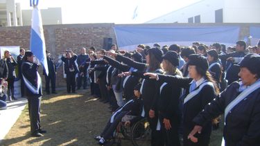 Más de 150 personas prometieron lealtad a la Bandera