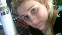 Carla Treu, la locutora de la radiofonía sanjuanina que le pone voz a los fines de semana.