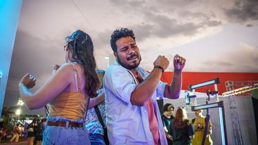 Buscáte en todo el color de la primera noche de la Fiesta Nacional del Sol 2023