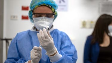 Como en Catamarca, los sanjuaninos piden que se le cobre atención médica a los que no se vacunen contra el COVID