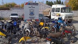 Operativo en Caucete: secuestraron 11 motos y detuvieron a seis personas por picadas ilegales Operativo en Caucete: secuestraron 11 motos y detuvieron a seis personas por picadas ilegales