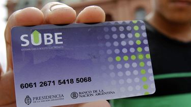 Entregan becas de transporte para personas con VIH