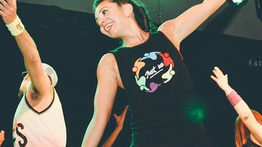 Los secretos de la creadora del flashmov viral en el aeropuerto sanjuanino