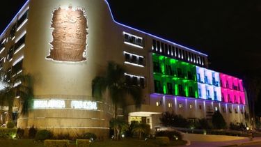 La Legislatura se iluminó con los colores de la bandera de México