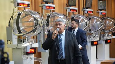 La voz del bolillero que cumple sueños