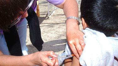 Stand de vacunación en Plaza Hipólito Yrigoyen