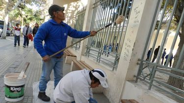 El Colegio Nacional pinta su fachada a dos años de la remodelación