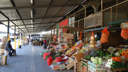 Los precios de las frutas, carnes y verduras que ofrece la Feria de Capital.