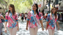 Las candidatas pasearon por el Centro y se robaron todas las miradas