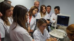 Un gigante de la medicina argentina capacitó a los médicos del Rawson