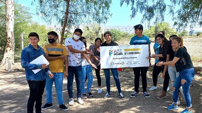 Alumnos de Niquivil ganaron 1 millón de pesos y lo usarán para comprar equipamiento