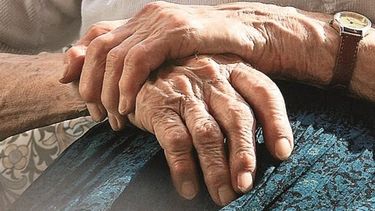 ¿Conoces abuelos vulnerados o que son maltratados?: podes denunciar a estos números