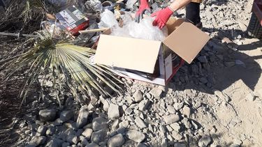 Hallan gran cantidad de basura en Zonda e identifican al autor porque olvidó sacar su nombre