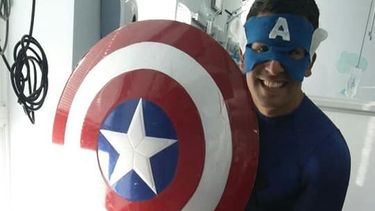 Capitán América sorprendió a nenes internados en el Hospital Rawson