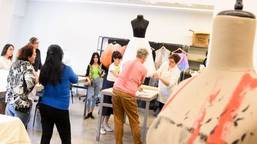 El Teatro del Bicentenario apuesta a formar profesionales en vestuario teatral