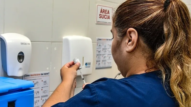 Salen a buscar a los adultos mayores sanjuaninos para vacunarlos.