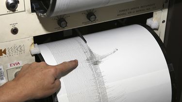 Un temblor sacudió la modorra del miércoles nublado