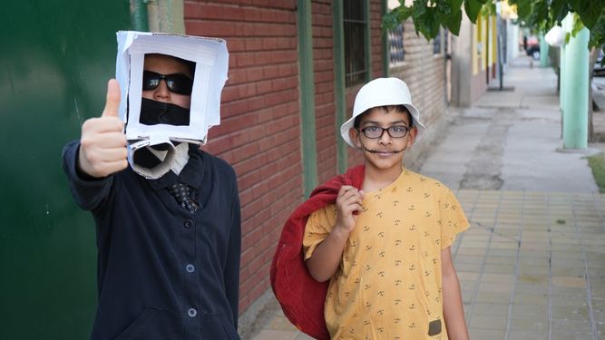 Merlinas, calaveras y brujitas invadieron las calles sanjuaninas por Halloween